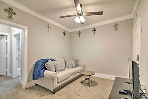 Convenient Apt w/ Golf Carts & Grill Access!