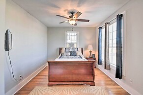 Convenient Apt w/ Golf Carts & Grill Access!