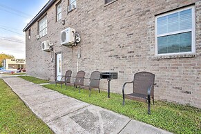 Convenient Apt w/ Golf Carts & Grill Access!