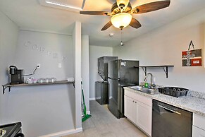 Convenient Apt w/ Golf Carts & Grill Access!
