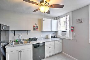 Convenient Apt w/ Golf Carts & Grill Access!