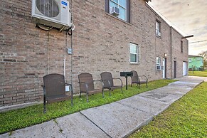 Convenient Apt w/ Golf Carts & Grill Access!