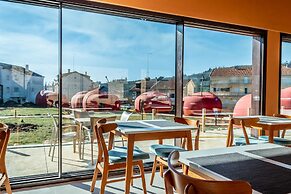 Cherry Sculpture Hotel