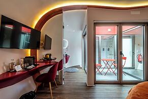 Cherry Sculpture Hotel