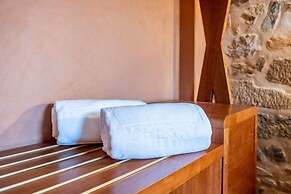 Cherry Sculpture Hotel