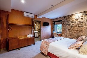 Cherry Sculpture Hotel