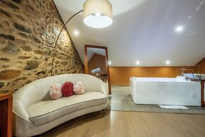 Cherry Sculpture Hotel