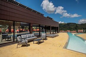 Cherry Sculpture Hotel