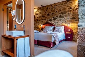 Cherry Sculpture Hotel