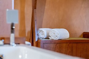 Cherry Sculpture Hotel