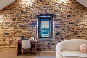 Cherry Sculpture Hotel