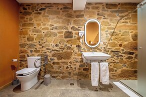 Cherry Sculpture Hotel