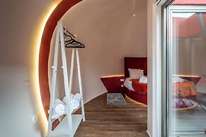 Cherry Sculpture Hotel