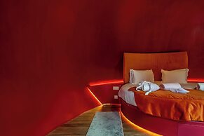Cherry Sculpture Hotel