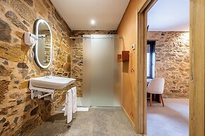 Cherry Sculpture Hotel