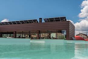 Cherry Sculpture Hotel