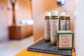 Cherry Sculpture Hotel