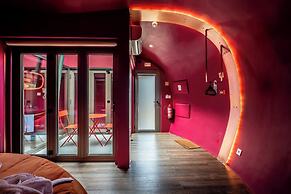 Cherry Sculpture Hotel