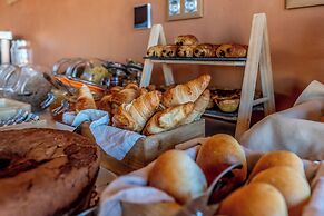 Cherry Sculpture Hotel