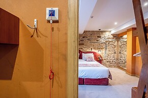 Cherry Sculpture Hotel