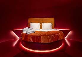 Cherry Sculpture Hotel