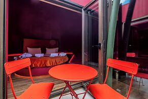 Cherry Sculpture Hotel