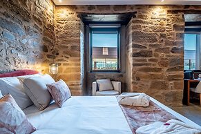 Cherry Sculpture Hotel