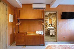 Cherry Sculpture Hotel