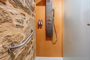 Cherry Sculpture Hotel