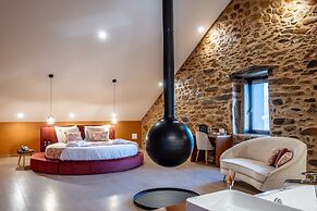 Cherry Sculpture Hotel