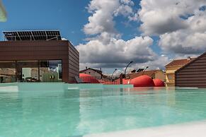 Cherry Sculpture Hotel