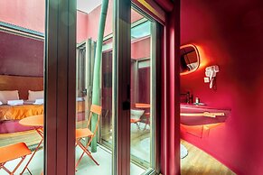 Cherry Sculpture Hotel