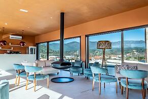 Cherry Sculpture Hotel