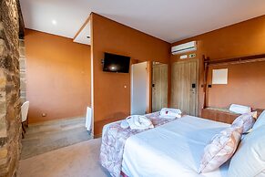 Cherry Sculpture Hotel