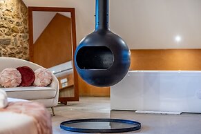 Cherry Sculpture Hotel