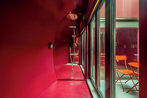 Cherry Sculpture Hotel