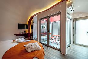 Cherry Sculpture Hotel