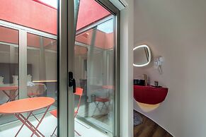 Cherry Sculpture Hotel