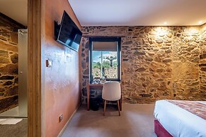 Cherry Sculpture Hotel