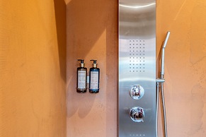 Cherry Sculpture Hotel