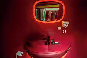 Cherry Sculpture Hotel