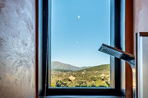 Cherry Sculpture Hotel