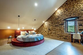 Cherry Sculpture Hotel