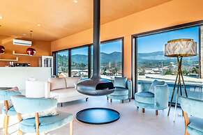 Cherry Sculpture Hotel