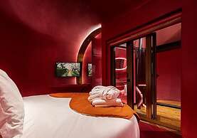 Cherry Sculpture Hotel