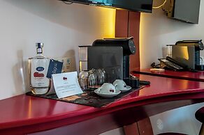 Cherry Sculpture Hotel