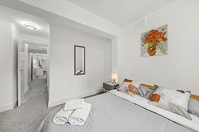 Stylish Central 2-bed Apartment With Pvt Garden
