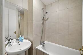 Stylish Central 2-bed Apartment With Pvt Garden