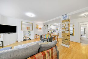 Stylish Central 2-bed Apartment With Pvt Garden
