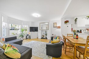 Stylish Central 2-bed Apartment With Pvt Garden